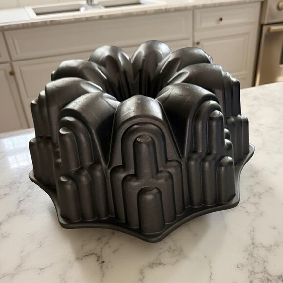Martha Stewart Cast Aluminum Cathedral Bundt 10 Cup Bundt Pan Cast Non-Stick - Picture 1 of 7